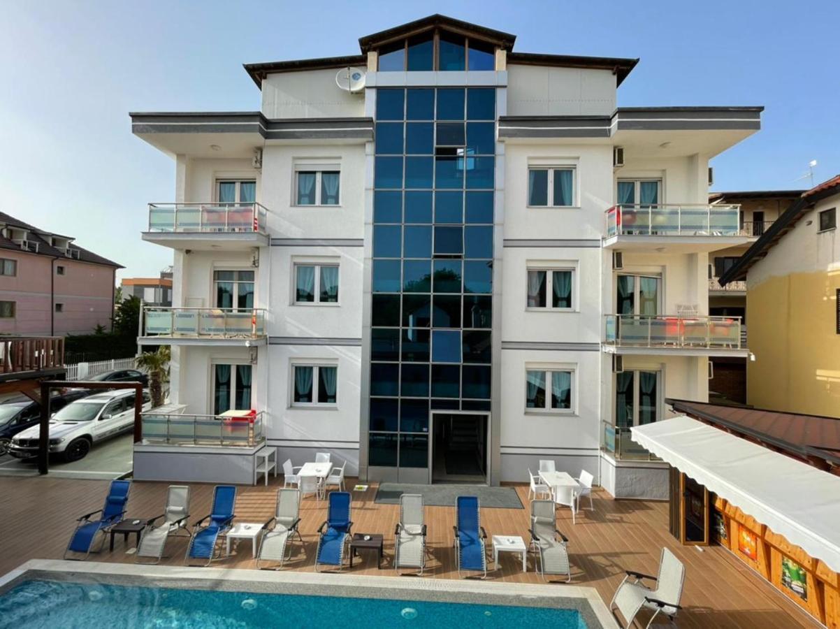 Brian Hotel Веліпоя Екстер'єр фото