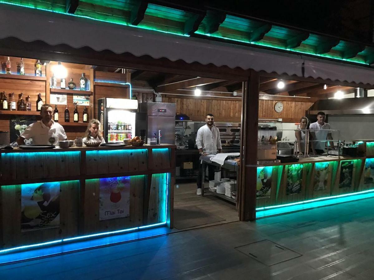 Brian Hotel Веліпоя Екстер'єр фото